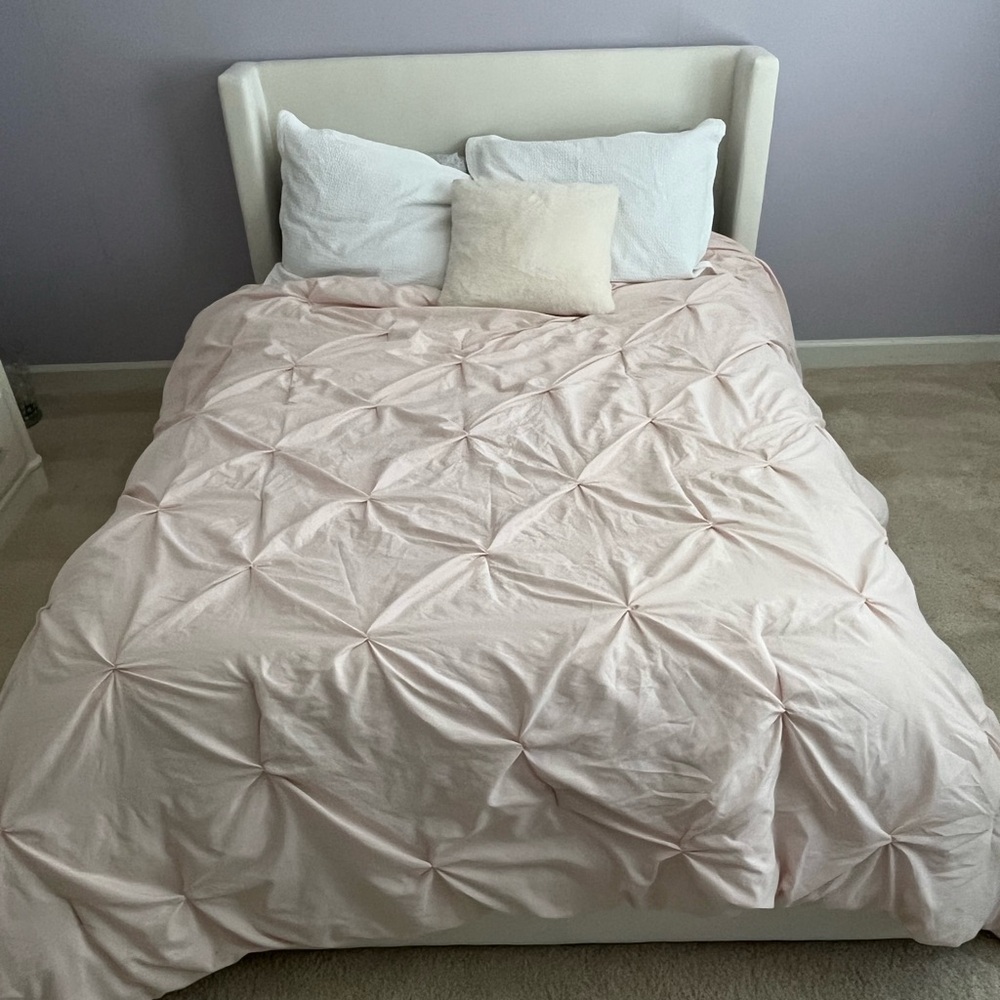 Light pink pin tucked full size comforter and 2 shams